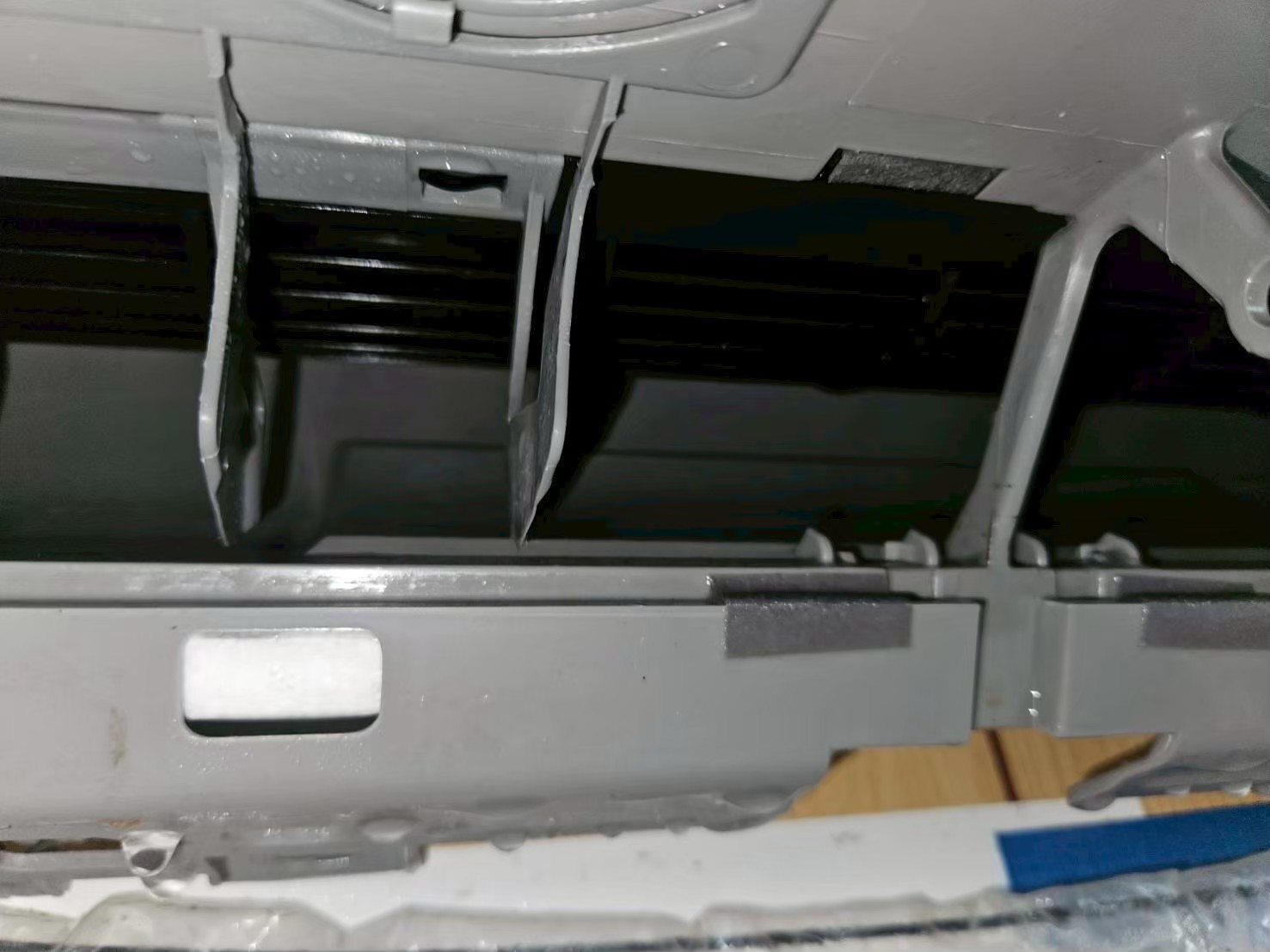 施工後：洗浄完了後のルーバー